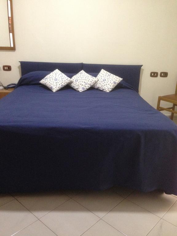 Hotel Hobbit Melito di Napoli Bilik gambar