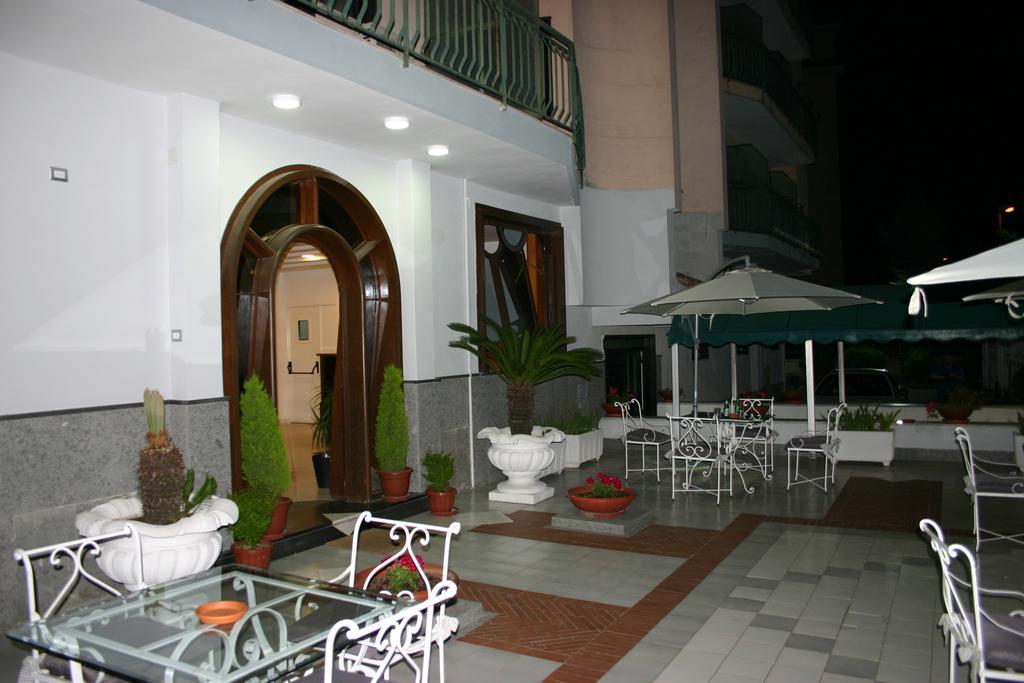 Hotel Hobbit Melito di Napoli Luaran gambar