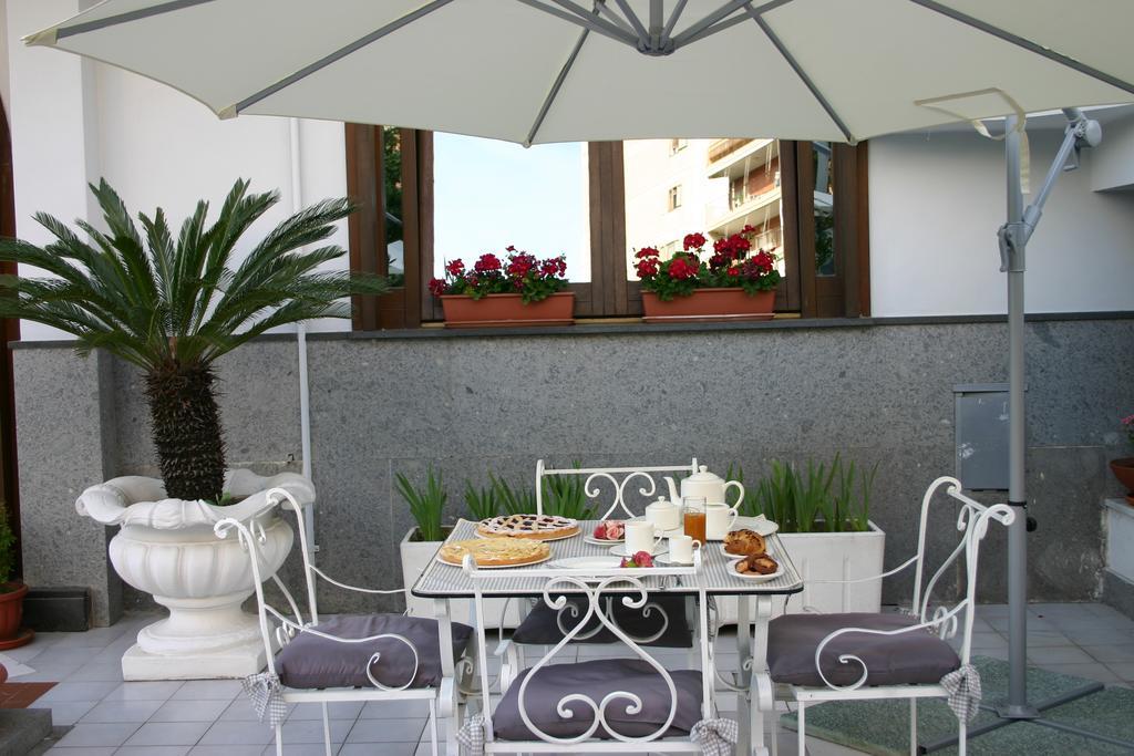 Hotel Hobbit Melito di Napoli Luaran gambar