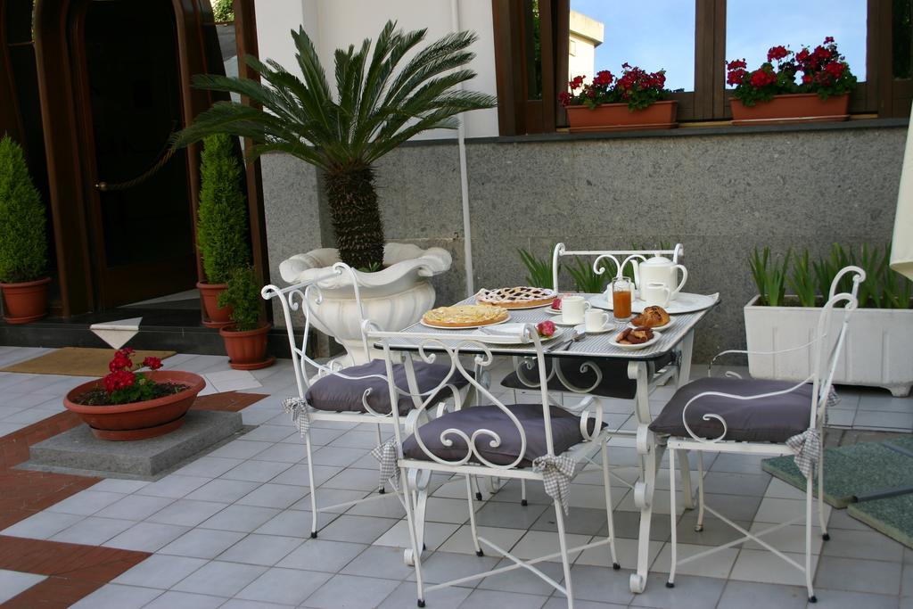 Hotel Hobbit Melito di Napoli Luaran gambar