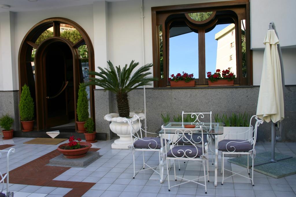 Hotel Hobbit Melito di Napoli Luaran gambar